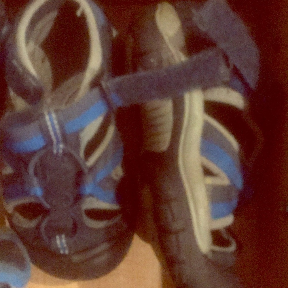 Size 8 keens sandel for boys